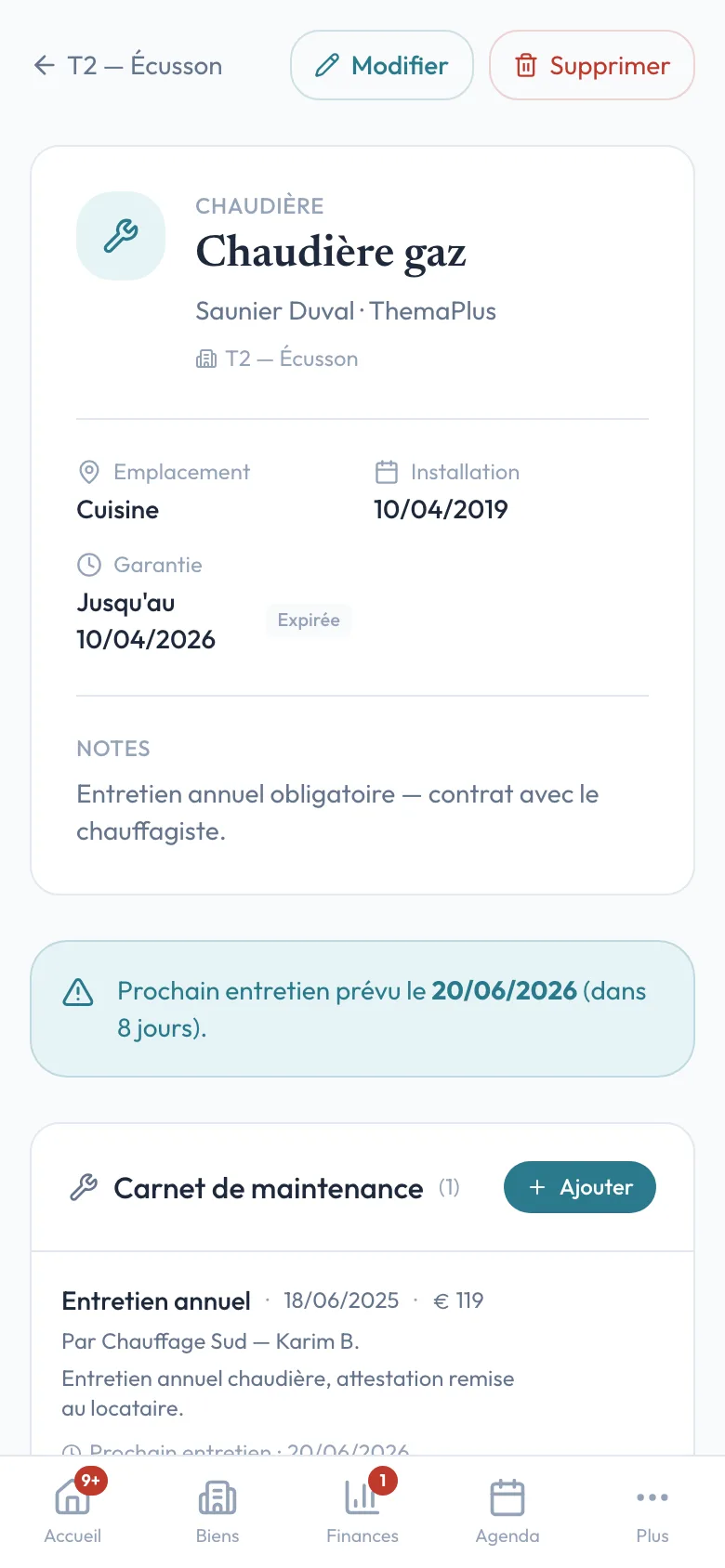 Fiche équipement dans Logio : chaudière gaz avec marque, date d'installation, garantie, prochain entretien et carnet de maintenance daté.